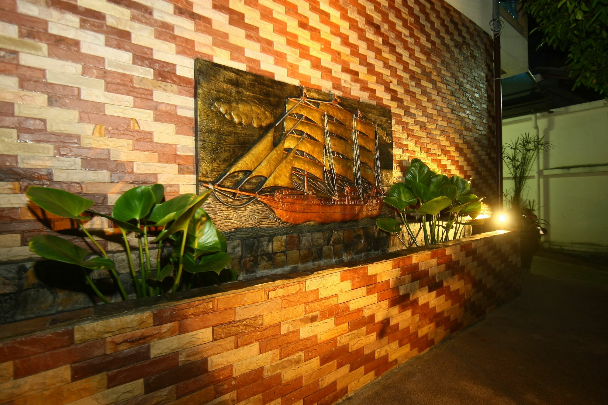 Patong Sunbeach Mansion Exterior photo